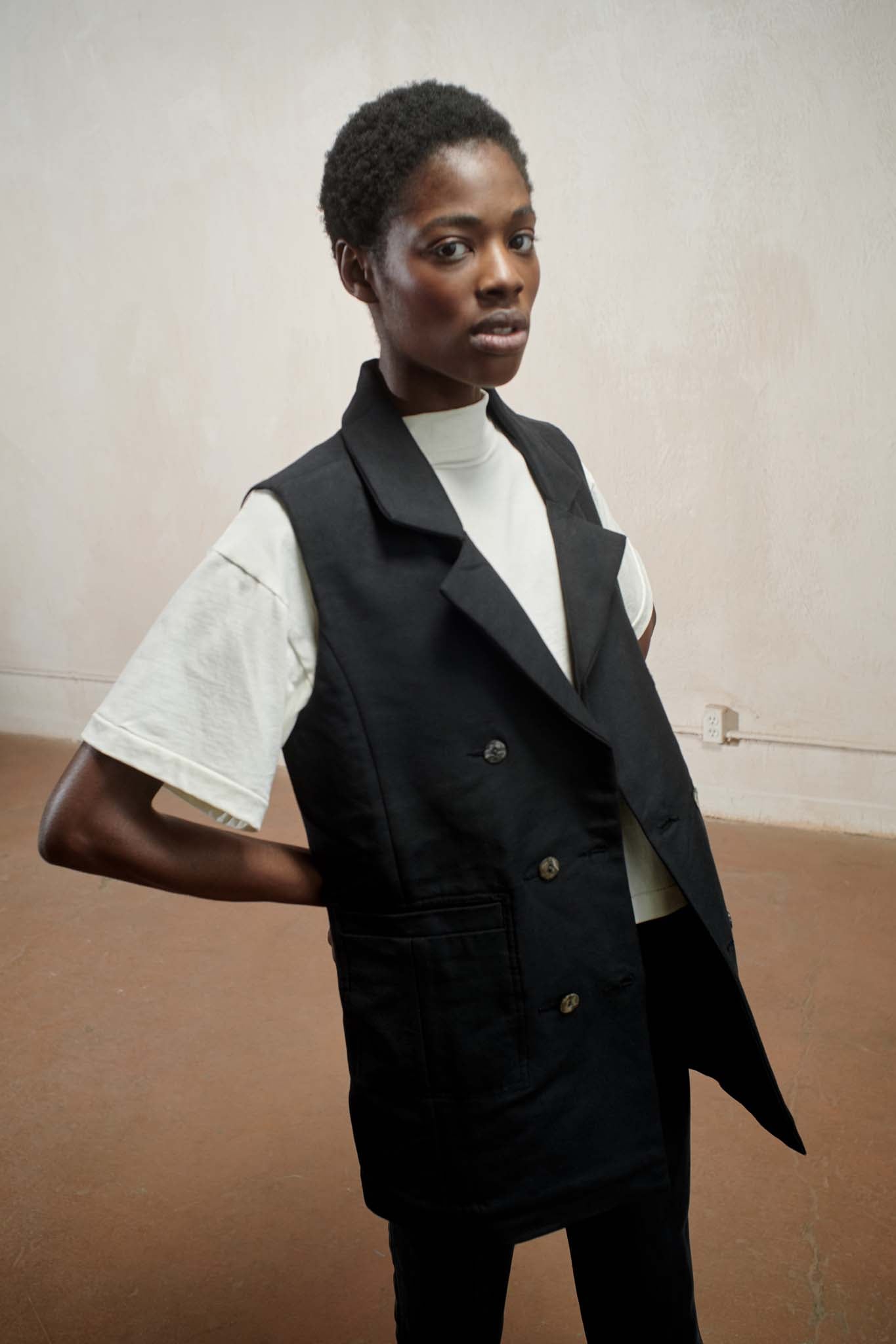 ASCHE WAISTCOAT | noir | organic – Maria Stanley