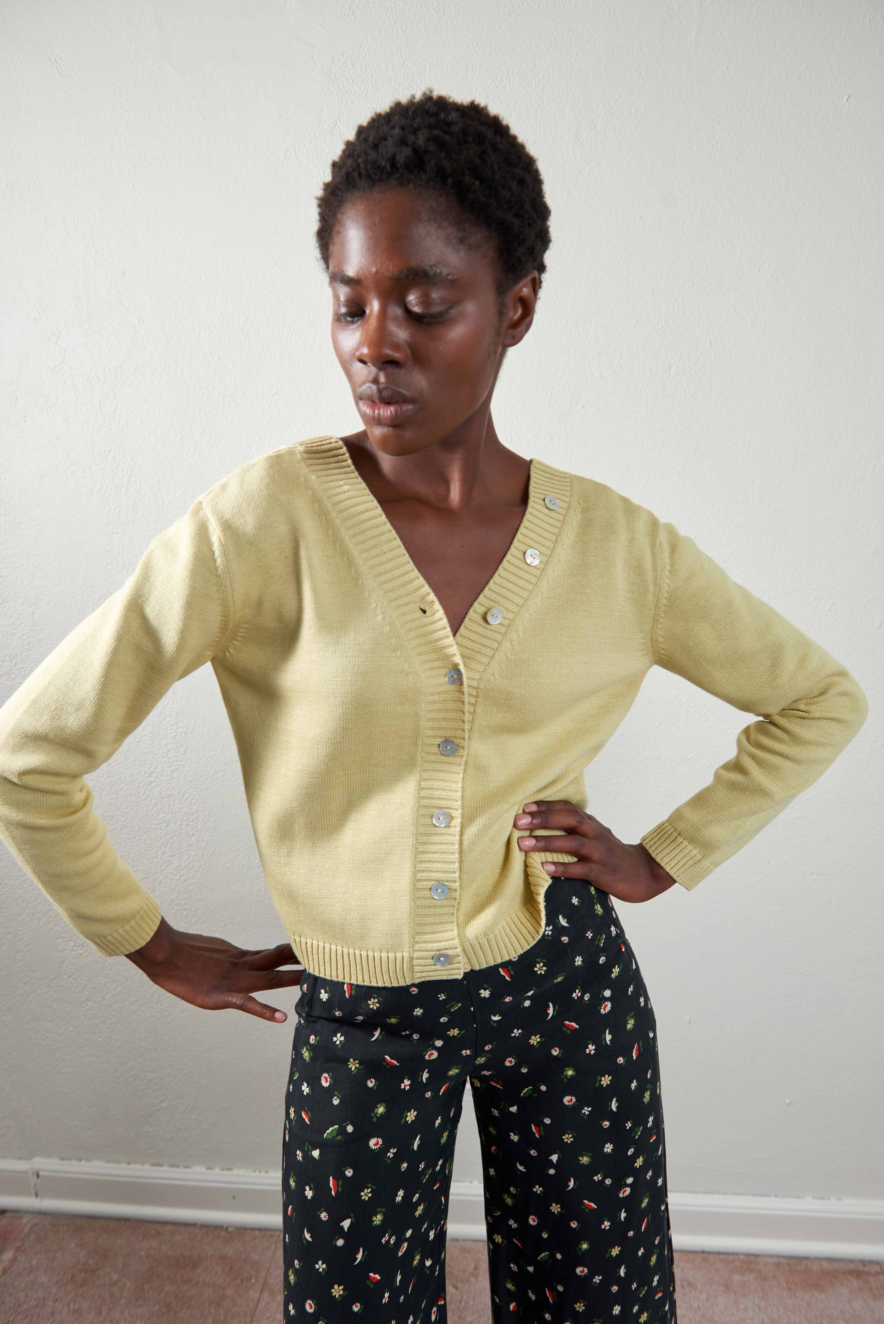 BUTTON CARDI | citron | organic